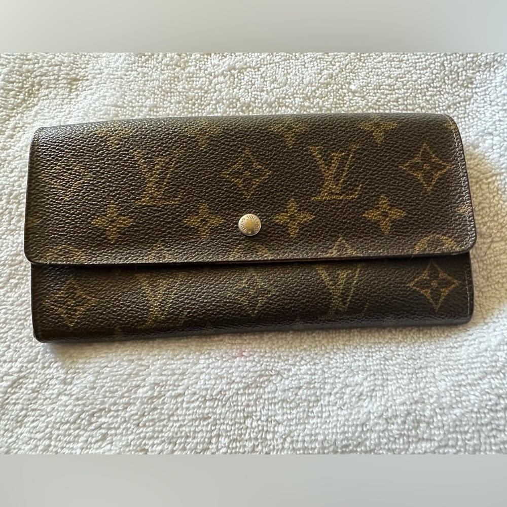 LOUIS VUITTON Monogram Sarah Wallet